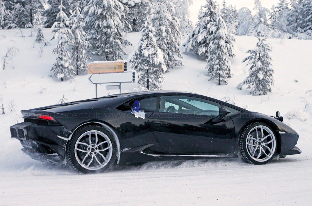 Lamborghini Huracan Superleggera spotted in the snow-4