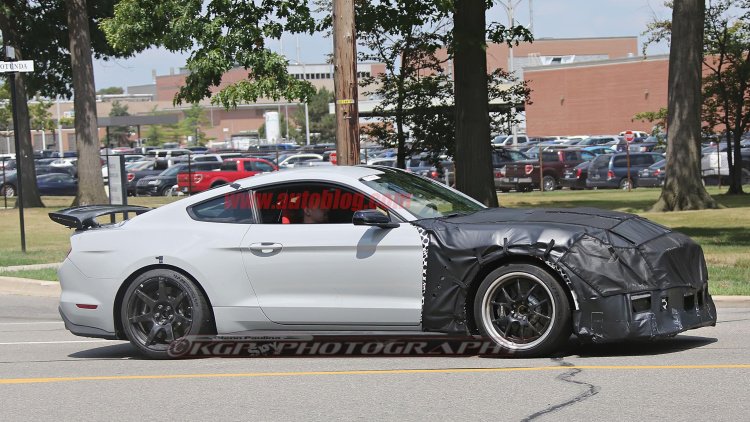 Ford Shelby Mustang GT500 spy shots-3