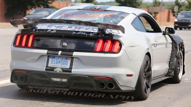 Ford Shelby Mustang GT500 spy shots-6