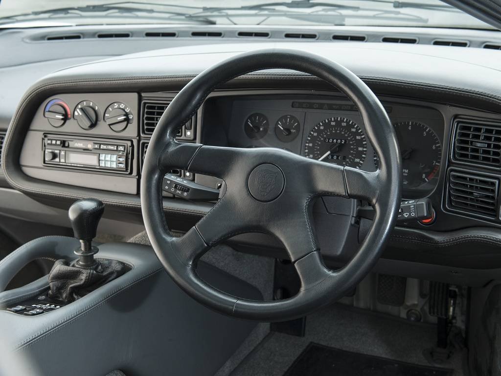 Jaguar XJ220 4