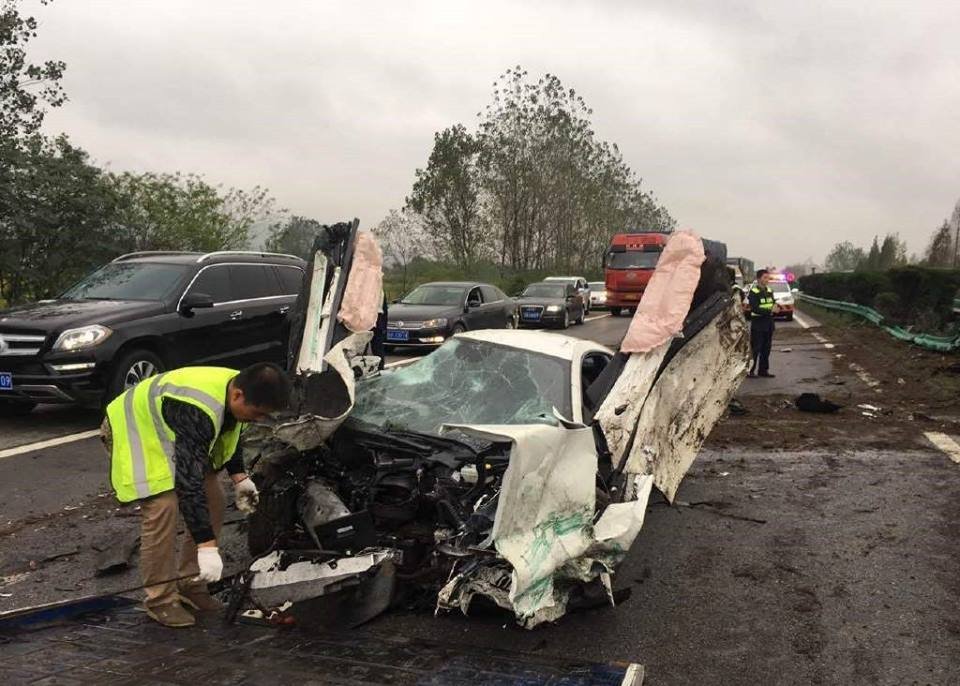 mclaren-570s-crashed-in-china-1