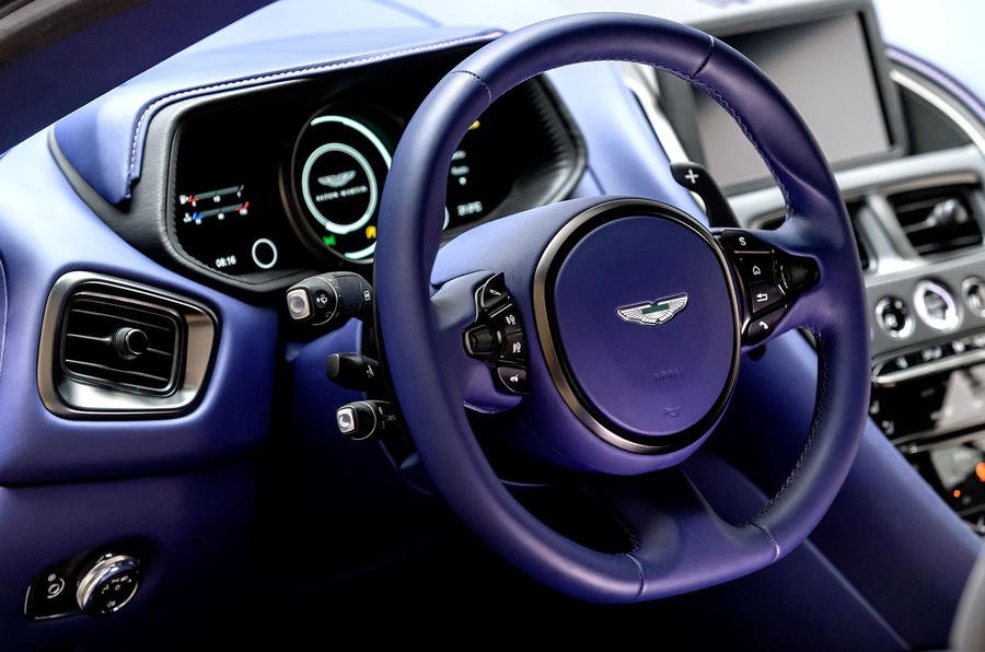 Aston Martin DB11-AMG V8-11