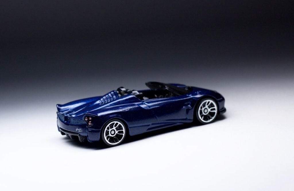Pagani Huayra Roadster-Hot Wheels Exotic-2