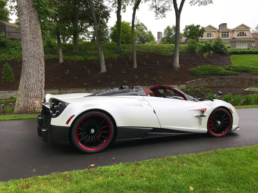 White-Pagani Huayra Roadster-Concorso Ferrari-Friends-Huay-not-2