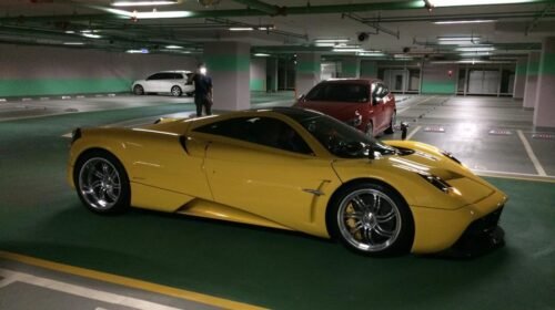 Pagani Huayra in yellow