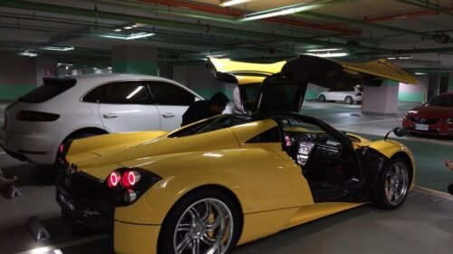 Pagani Huayra in yellow