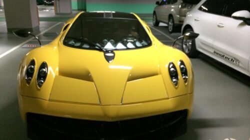 Pagani Huayra in yellow