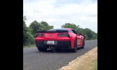 Corvette ZO6 crashes into tree