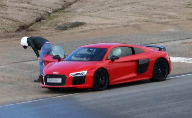 Chris Evans gets car sick while filming for new Top Gear