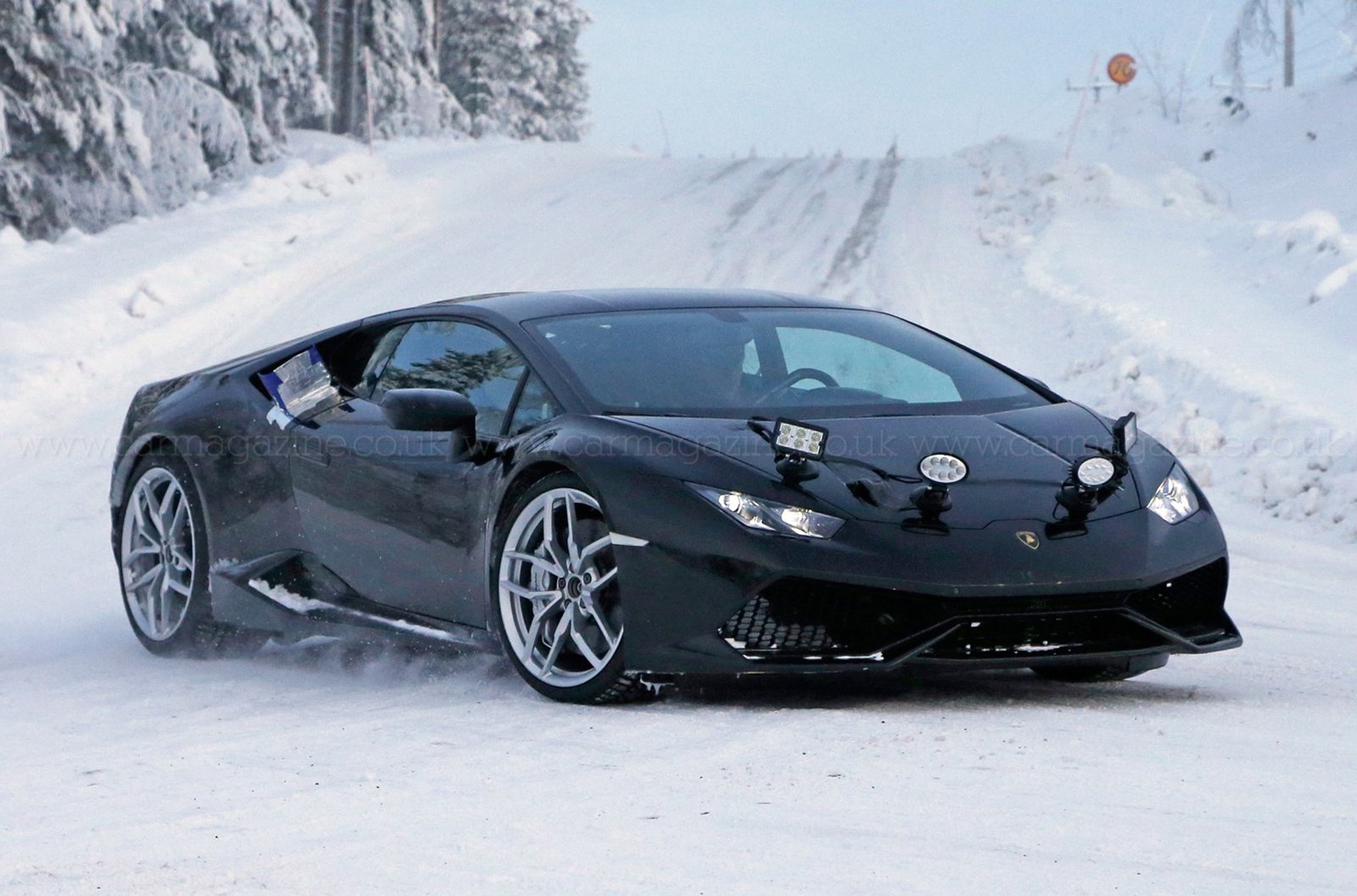 Lamborghini Huracan Superleggera spotted in the snow-1