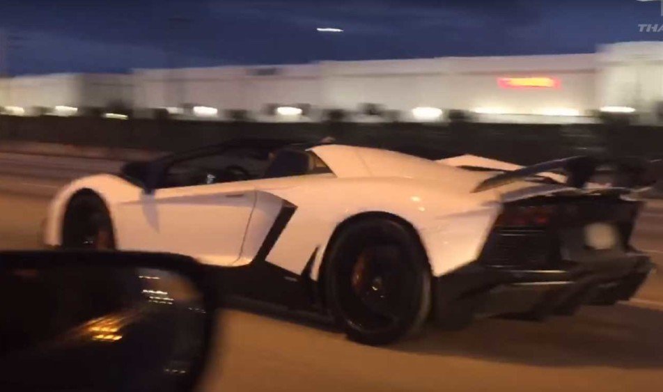 Toyota Supra vs Lamborghini Aventador drag race