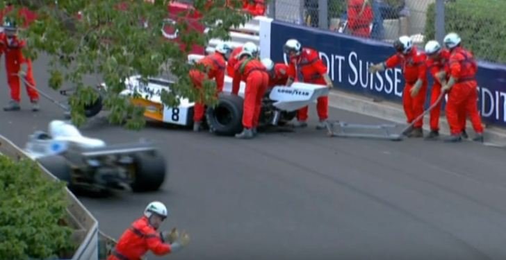 Crane drops McLaren F1 car during Monaco Vintage GP