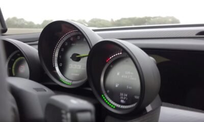 Porsche 918 Chases Down a Koenigsegg Agera R on Autobahn