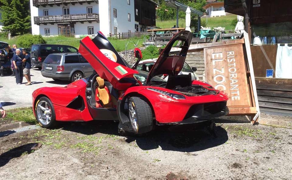 LaFerrari Crash-Ferrari Cavalcade 2016-3