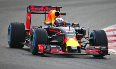 Apple racing to buy out Formula 1