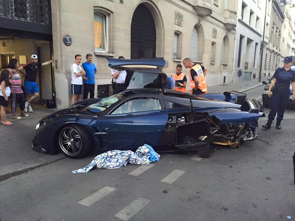 Pagani Huayra Pearl crash