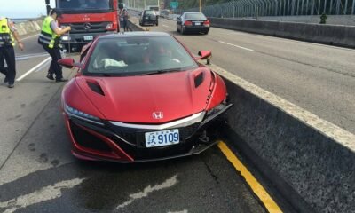 2017-acura-nsx-crashes-in-taiwan