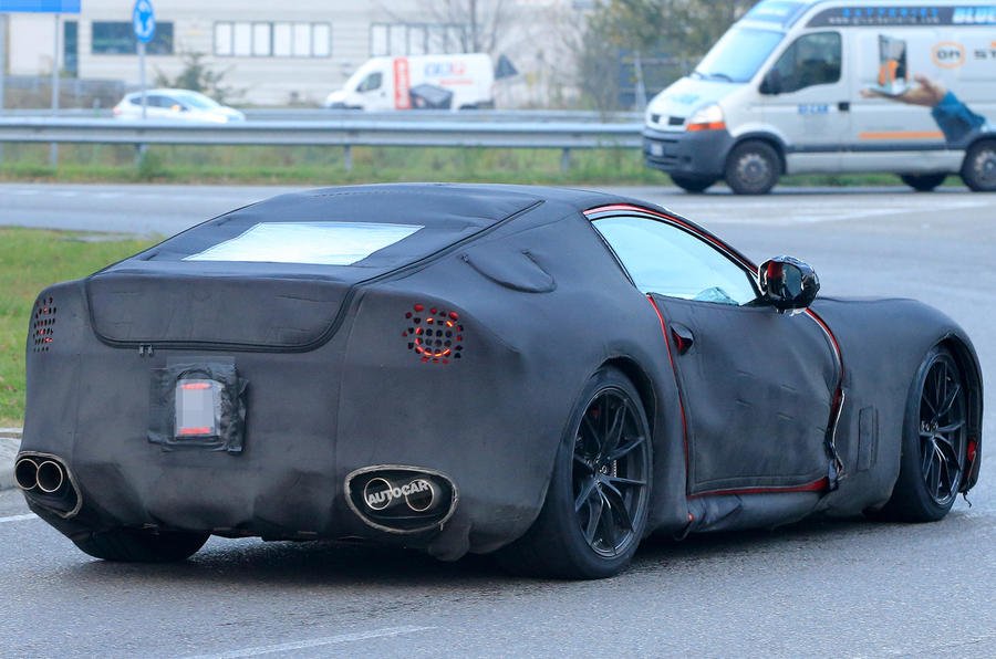 2017-ferrari-f12-m-berlinetta-replacement-spy-shots-1