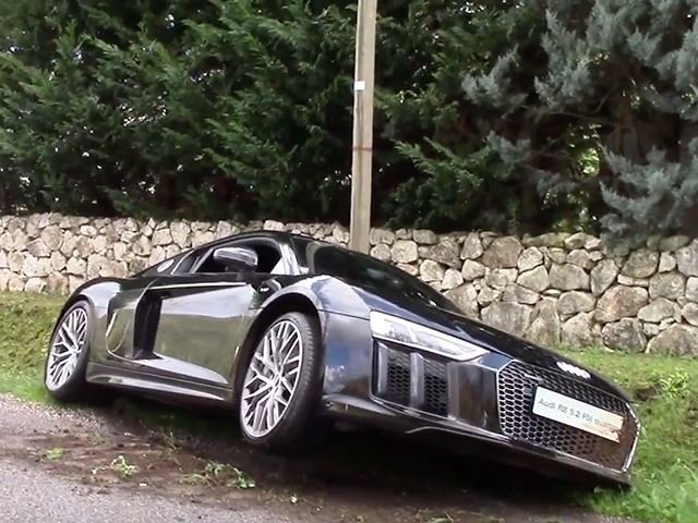 new-audi-r8-crashes-at-cars-and-coffee-in-italy