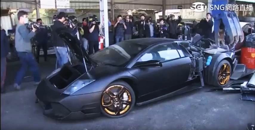 Lamborghini Mucielago destroyed in Taiwan