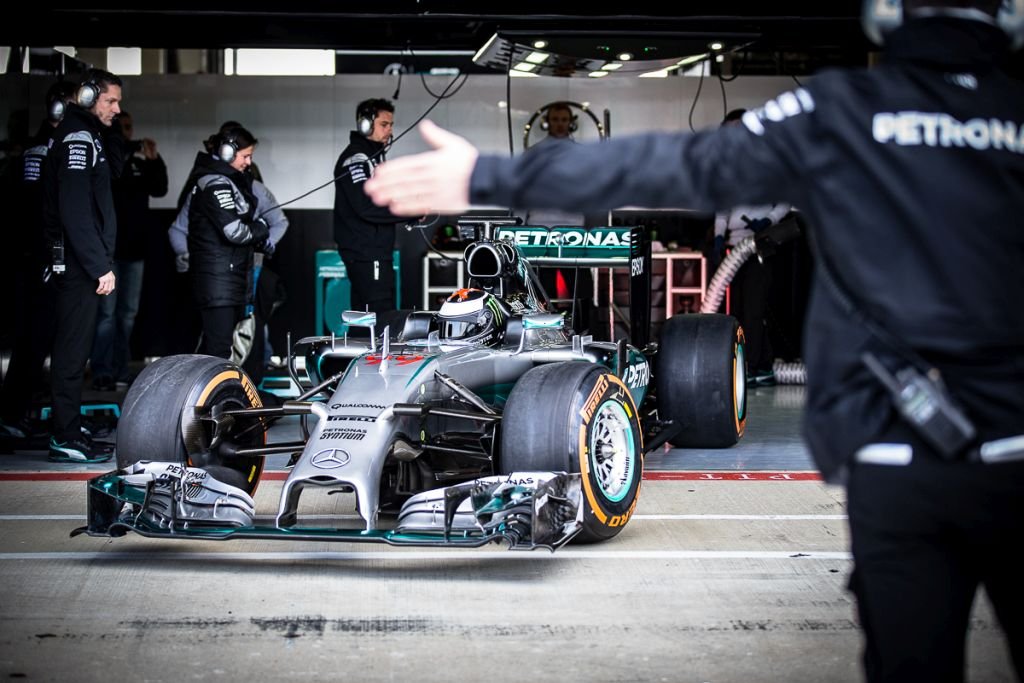 motogp-champ-jorge-lorenzo-tests-hamiltons-mercedes-amg-f1-car-1