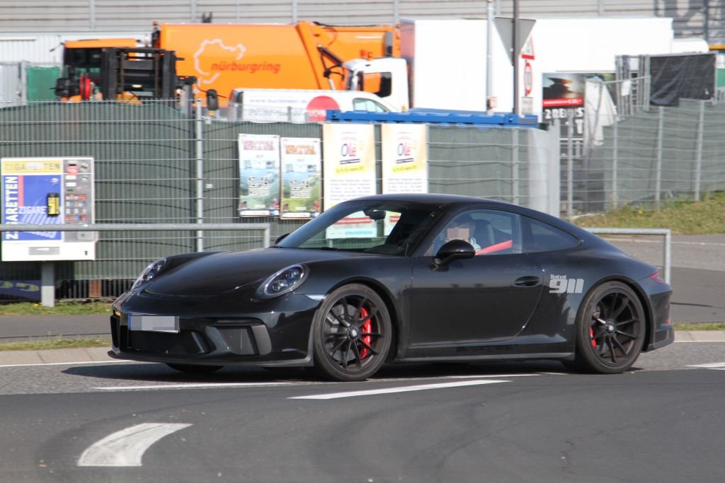 2017 Porsche 911 Sport Classic spy shots-1