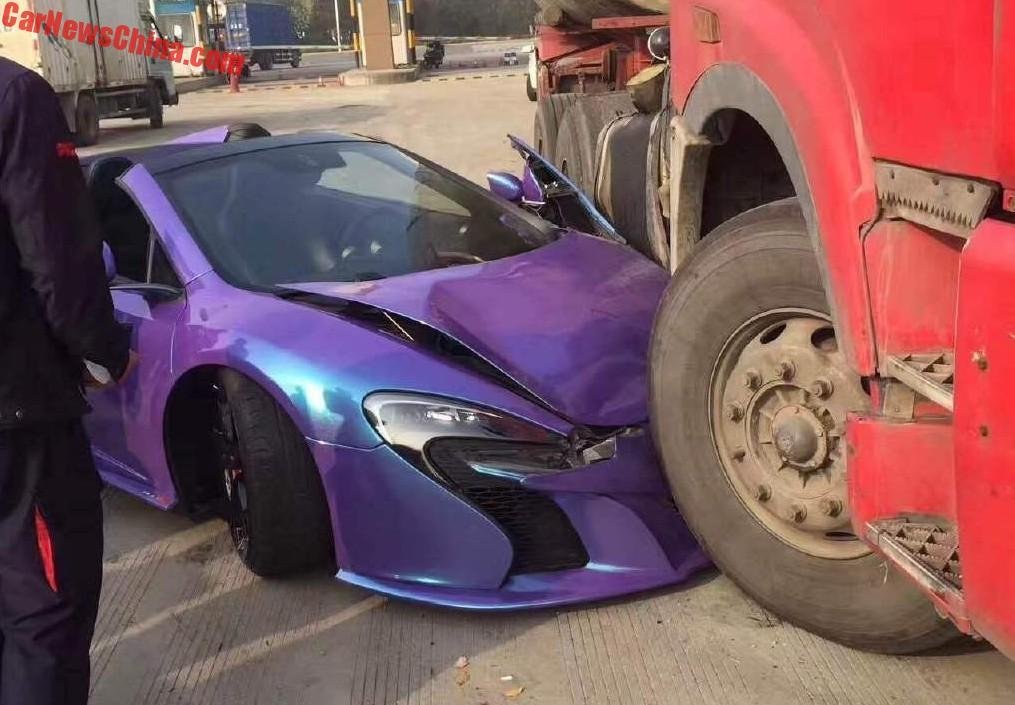 Purple McLaren 650S Spider Crash-China-1