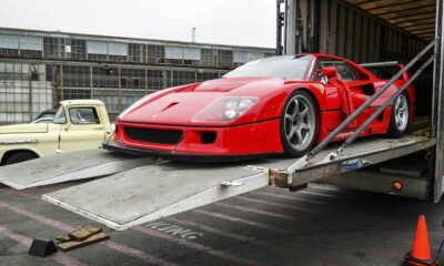 Ferrari F40 trailer unloading