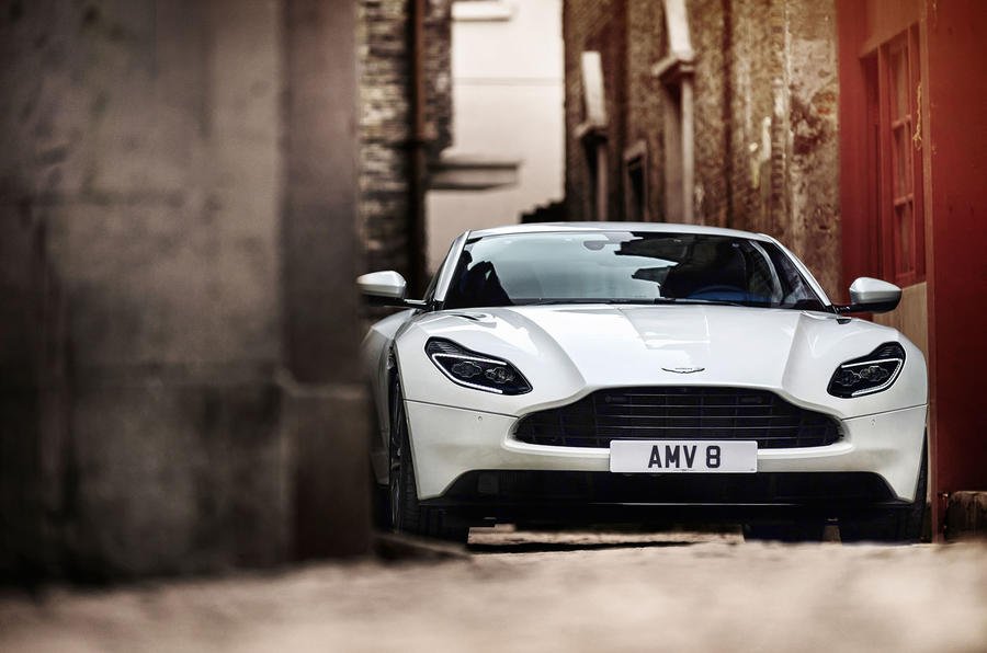 Aston Martin DB11-AMG V8-7