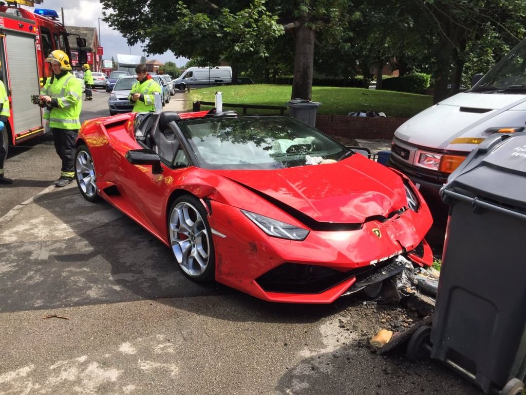 Rental-Lamborghini Huracan Spyder-Crash-Birmingham-2