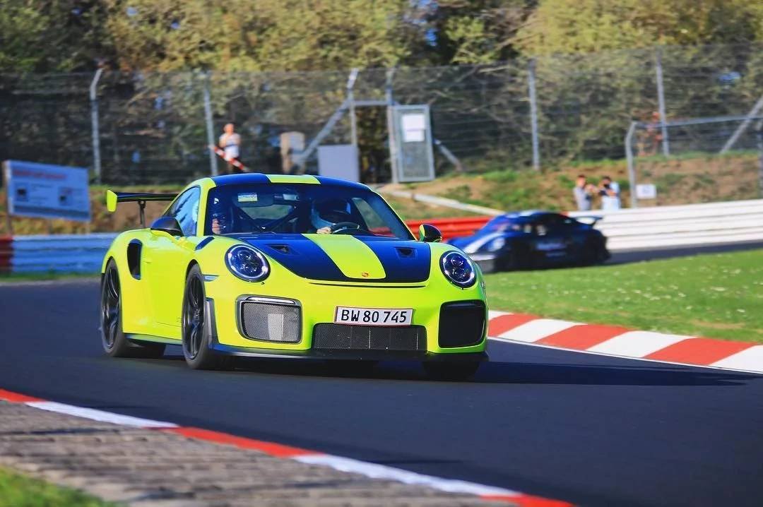 Porsche 911 GT2 RS Nurburgring-crash-1
