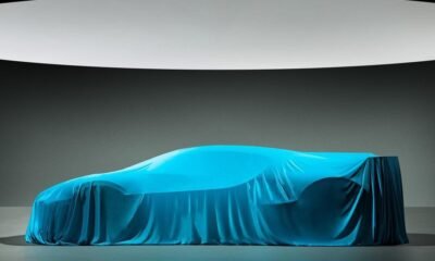 Bugatti Divo-teaser-Pebble Beach