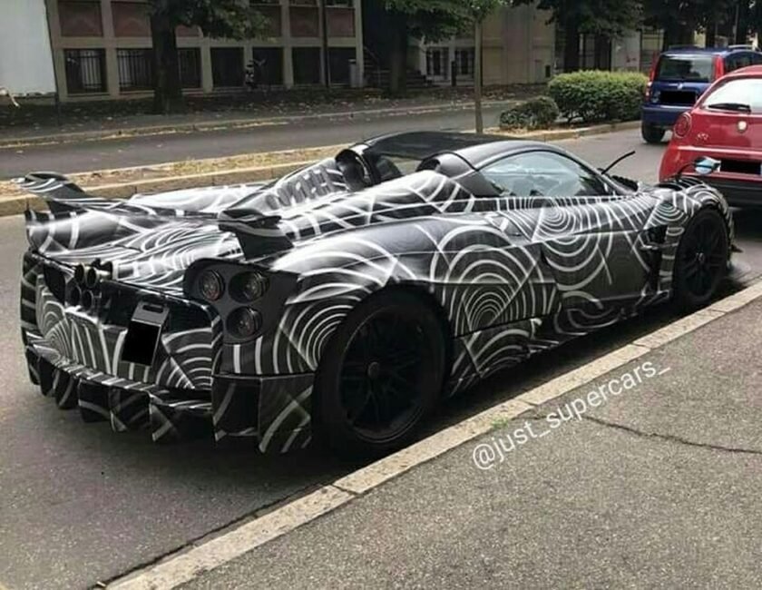 Pagani Huayra BC Roadster scoop 1