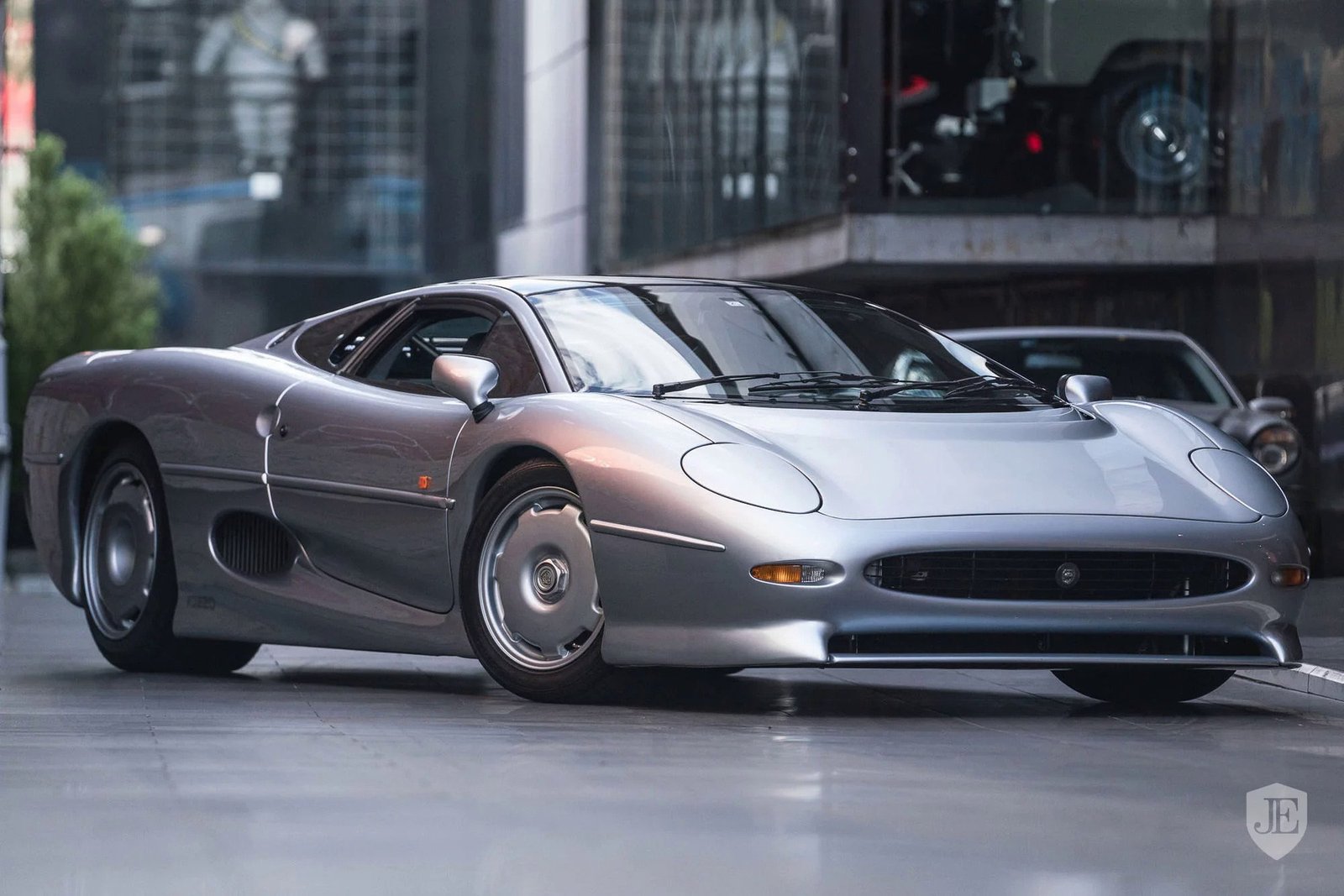 1993-jaguar-xj-220-for-sale-01