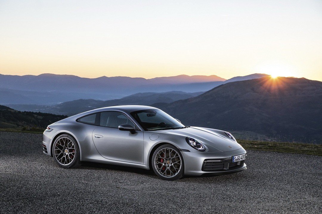 2020-porsche-911-992-01