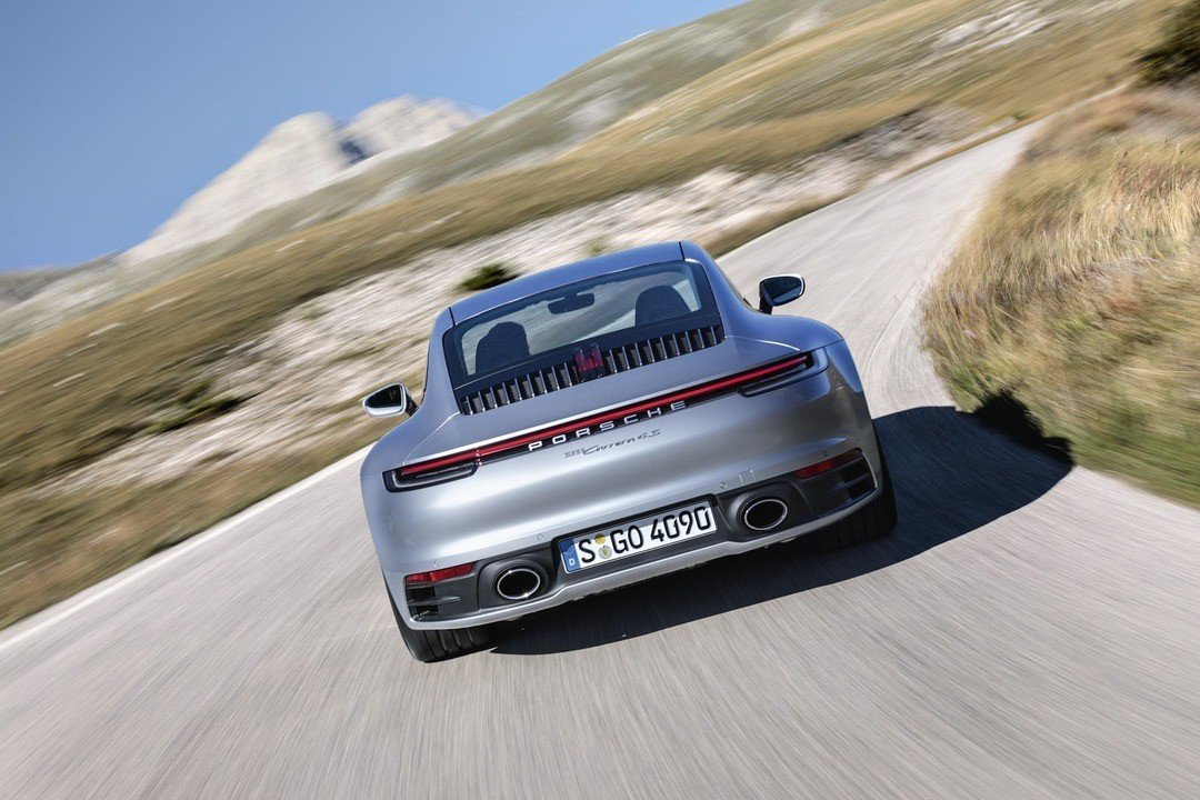 2020-porsche-911-992-09