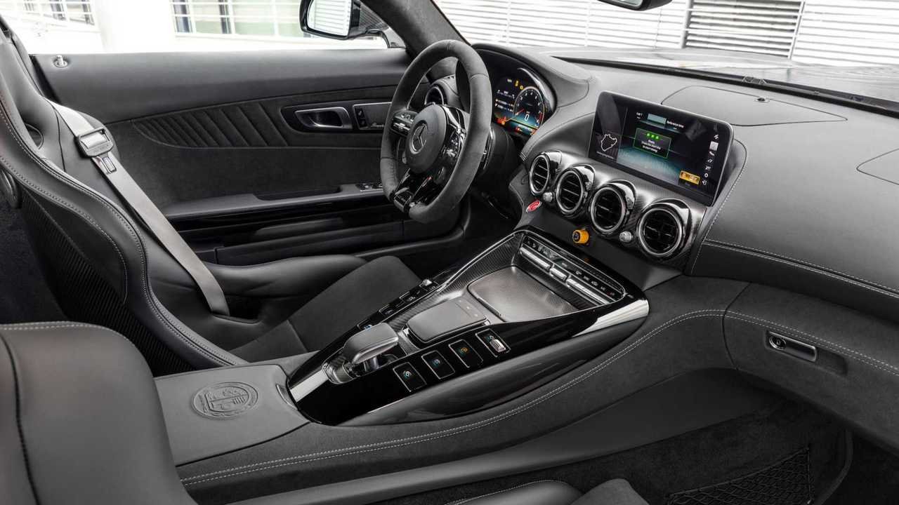 Mercedes-AMG-GTR-Pro-07