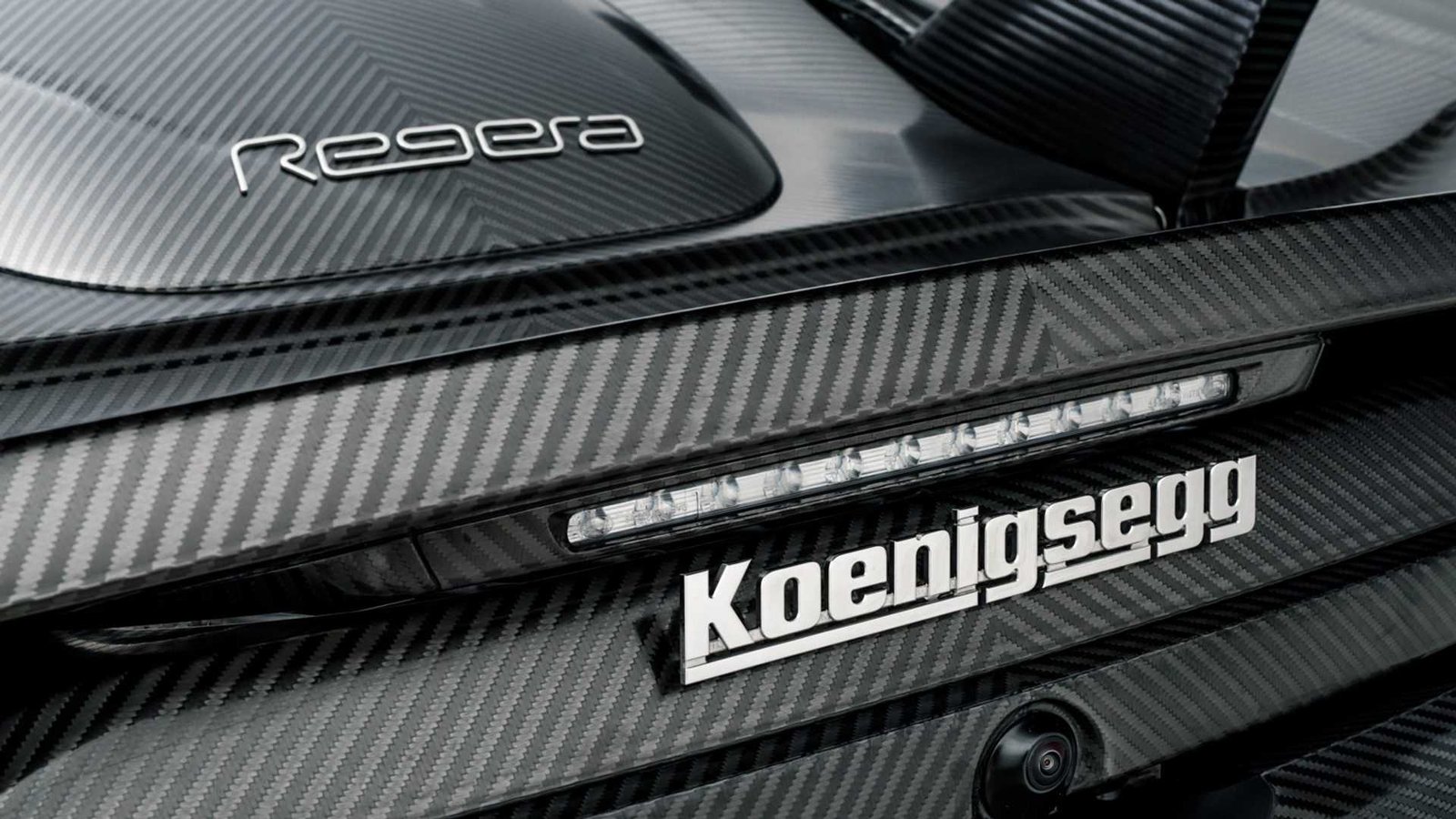 koenigsegg-regera-with-bare-carbon-fiber-body-8