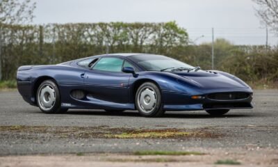 Jaguar XJ220-Blue-Silverstone Auction-1