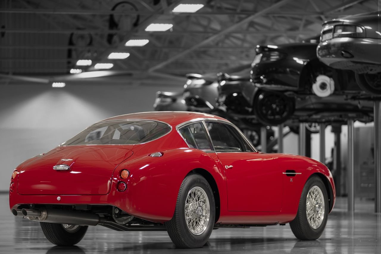 Aston_Martin_DB4_GT_Zagato_Continuation_5-jpg