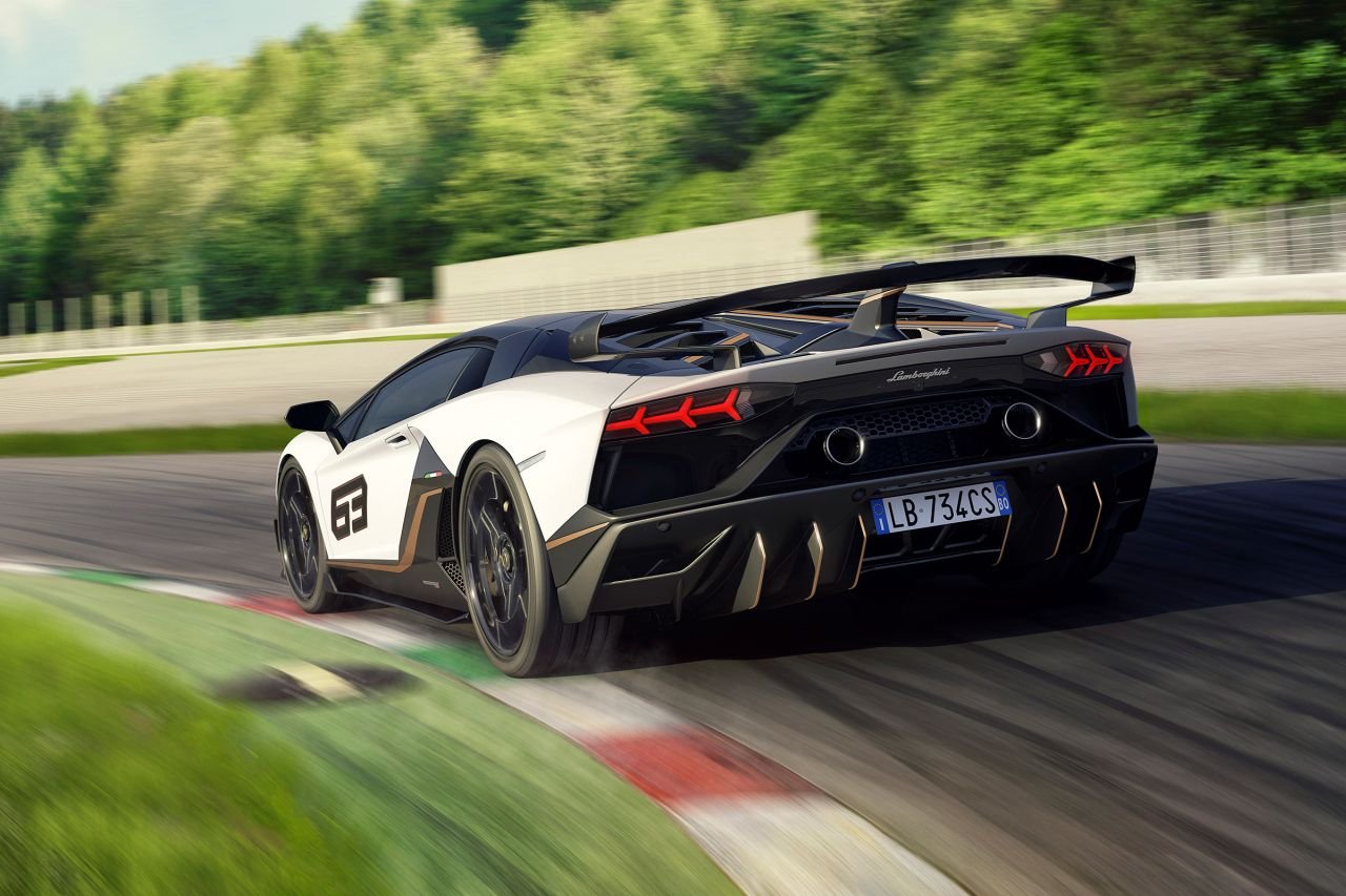 Lamborghini Aventador SVJ-White-Race Track