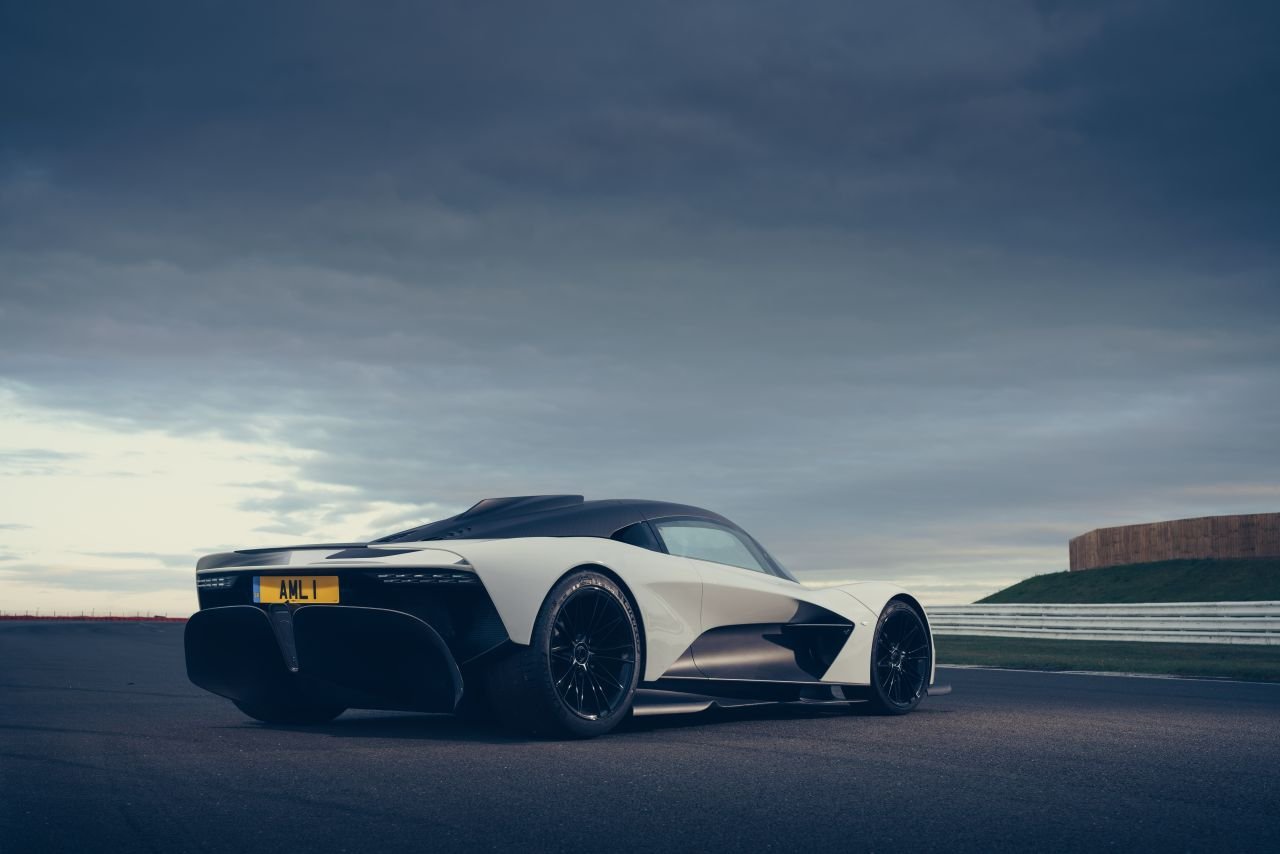 Aston Martin Valhalla-Dynamic Debut-3