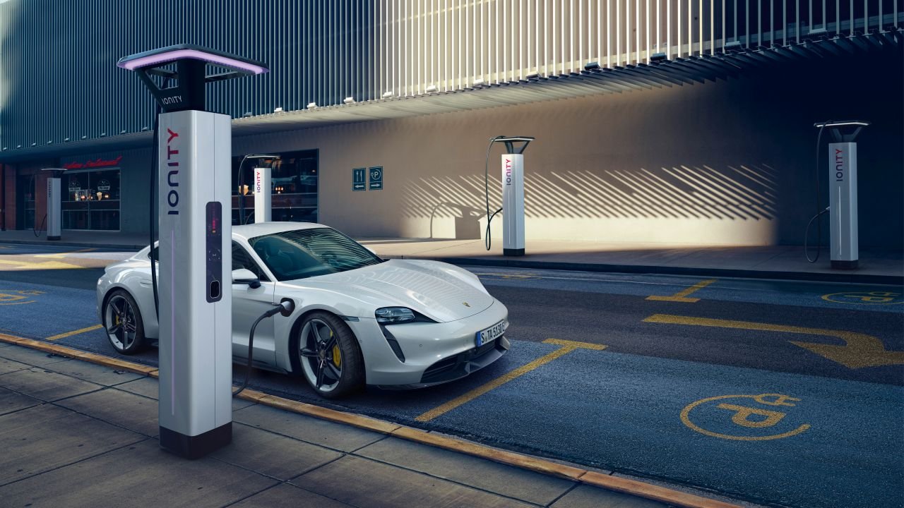 Porsche Taycan-4