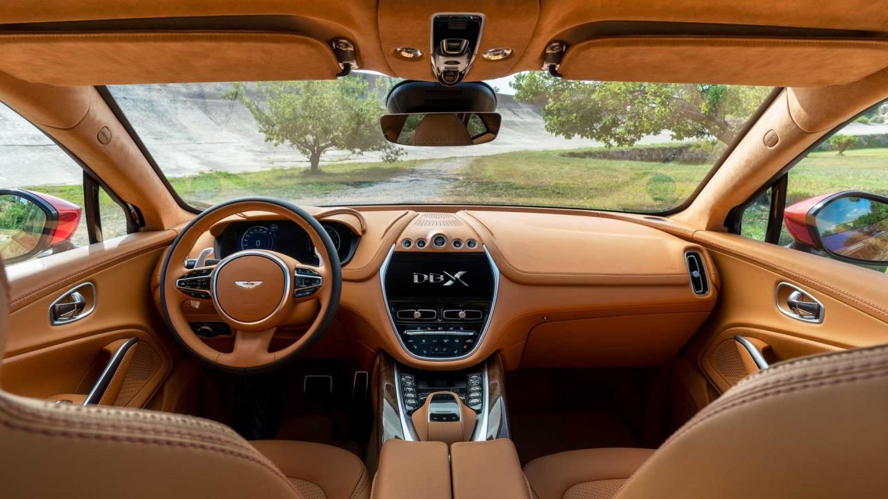 Aston Martin DBX SUV-5