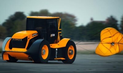 JCB Fastrac Two-worlds fastest tractor-2