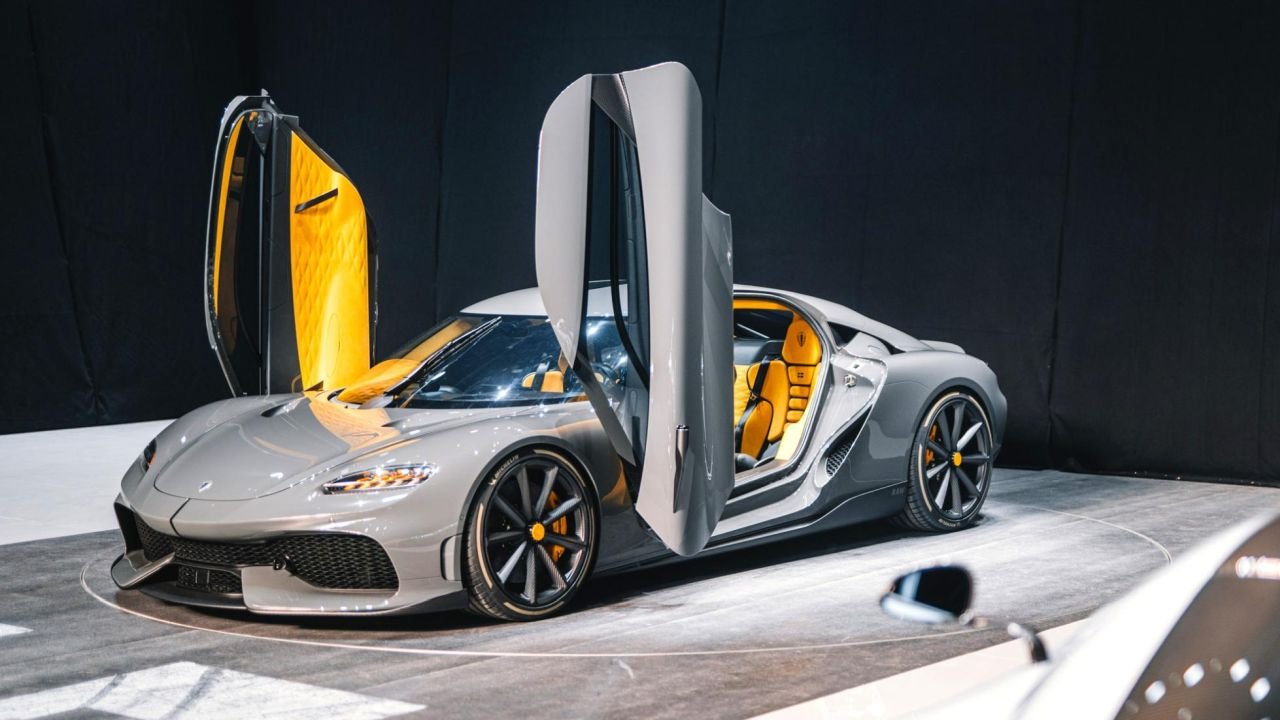 Koenigsegg Gemera-1