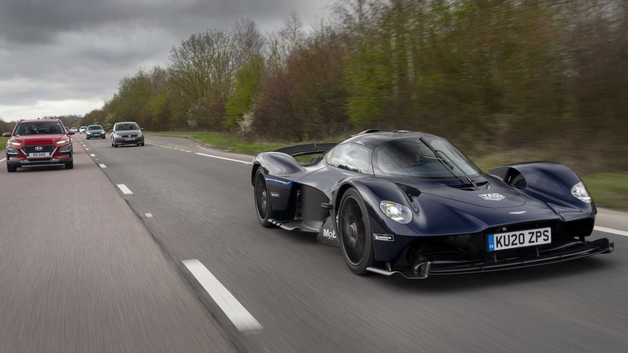 aston-martin-valkyrie-testing-on-public-roads (2)