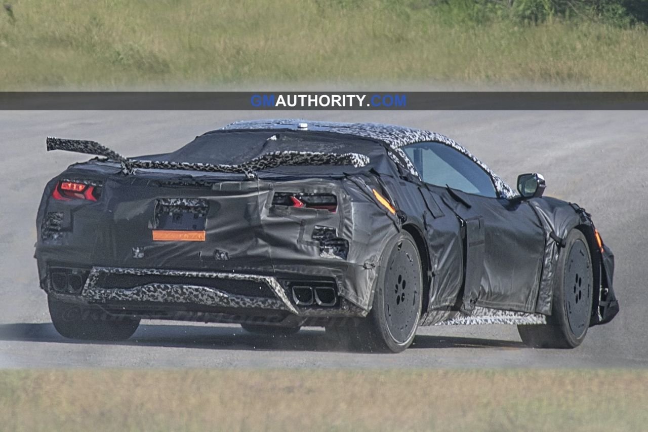 2022-Chevrolet-Corvette-Z06-Prototype-1