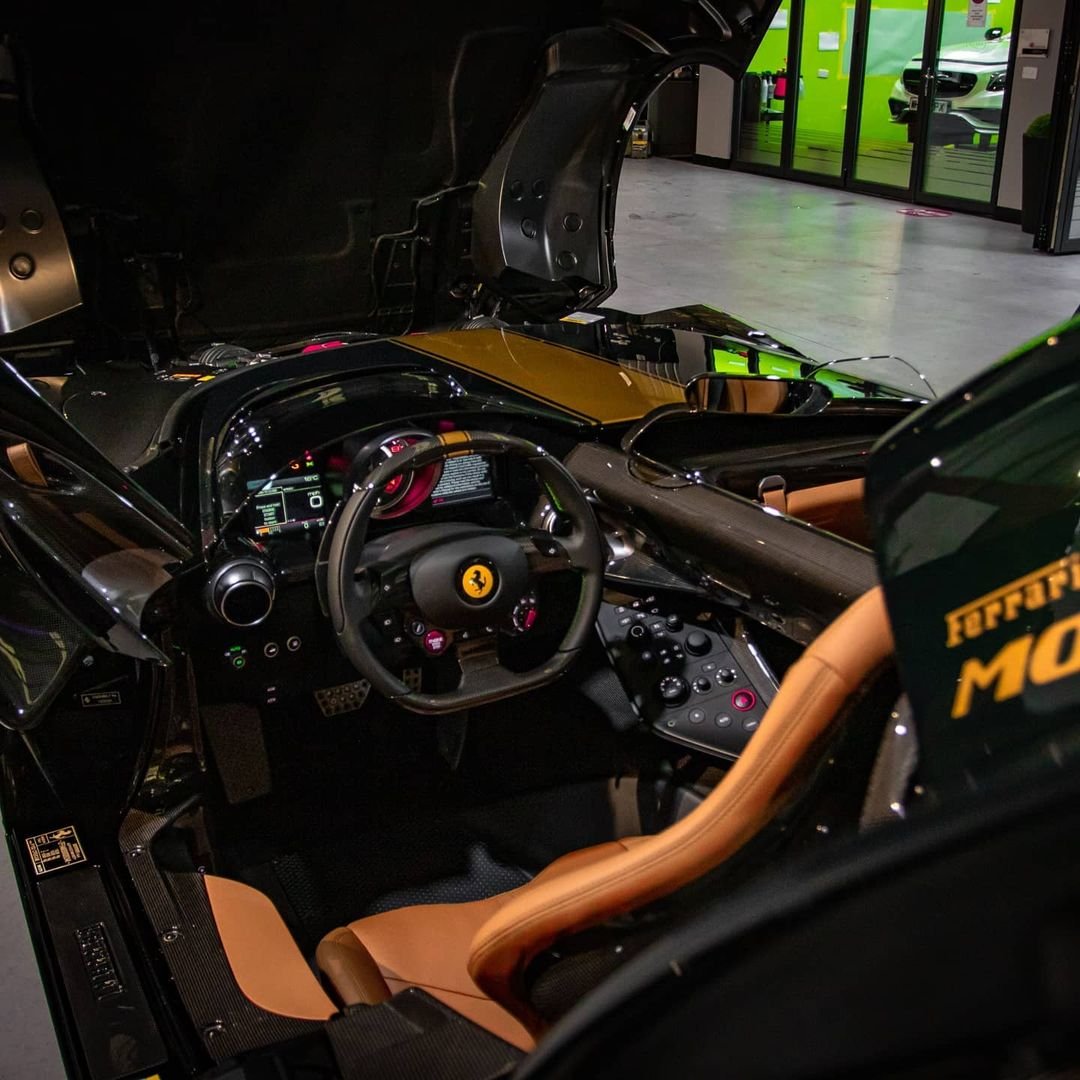 Green-Gold-Ferrari Monza SP2-UK-1
