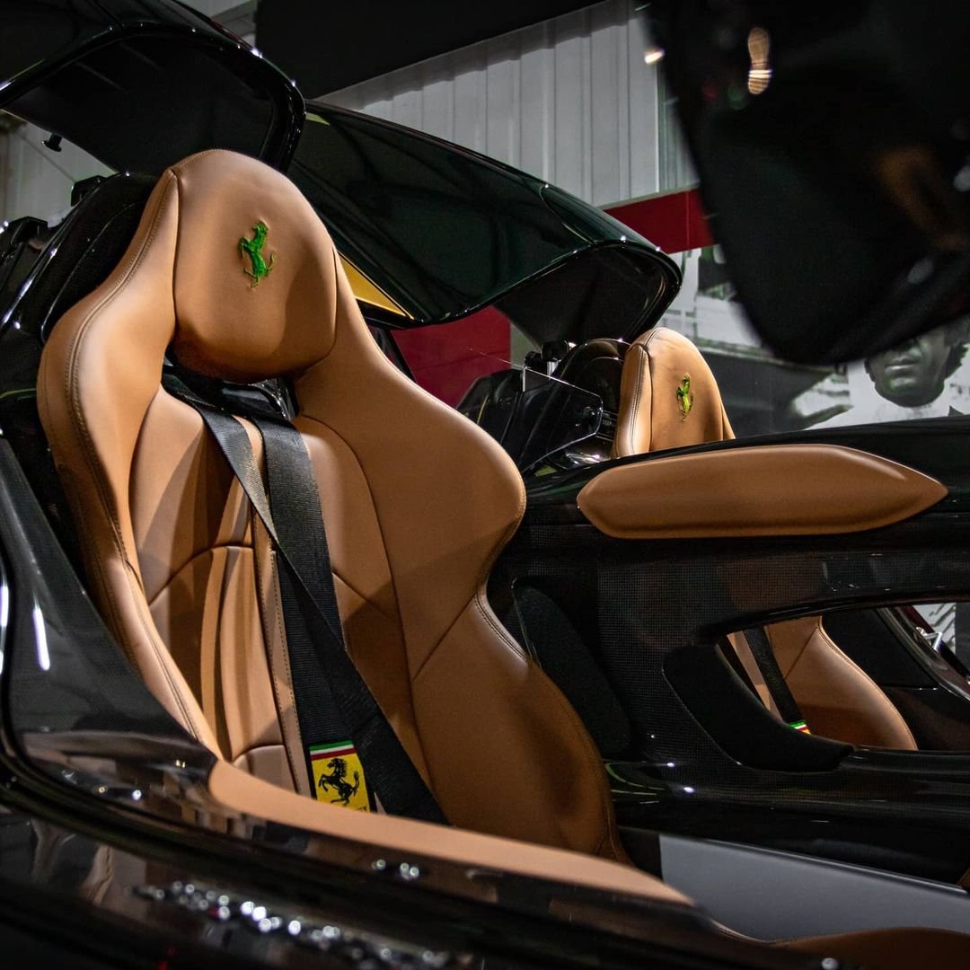 Green-Gold-Ferrari Monza SP2-UK-3